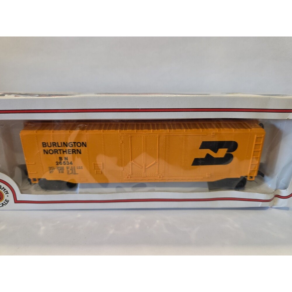 Bachmann HO Scale Burlington Northern BN 26534 50' Plug Door Box Car